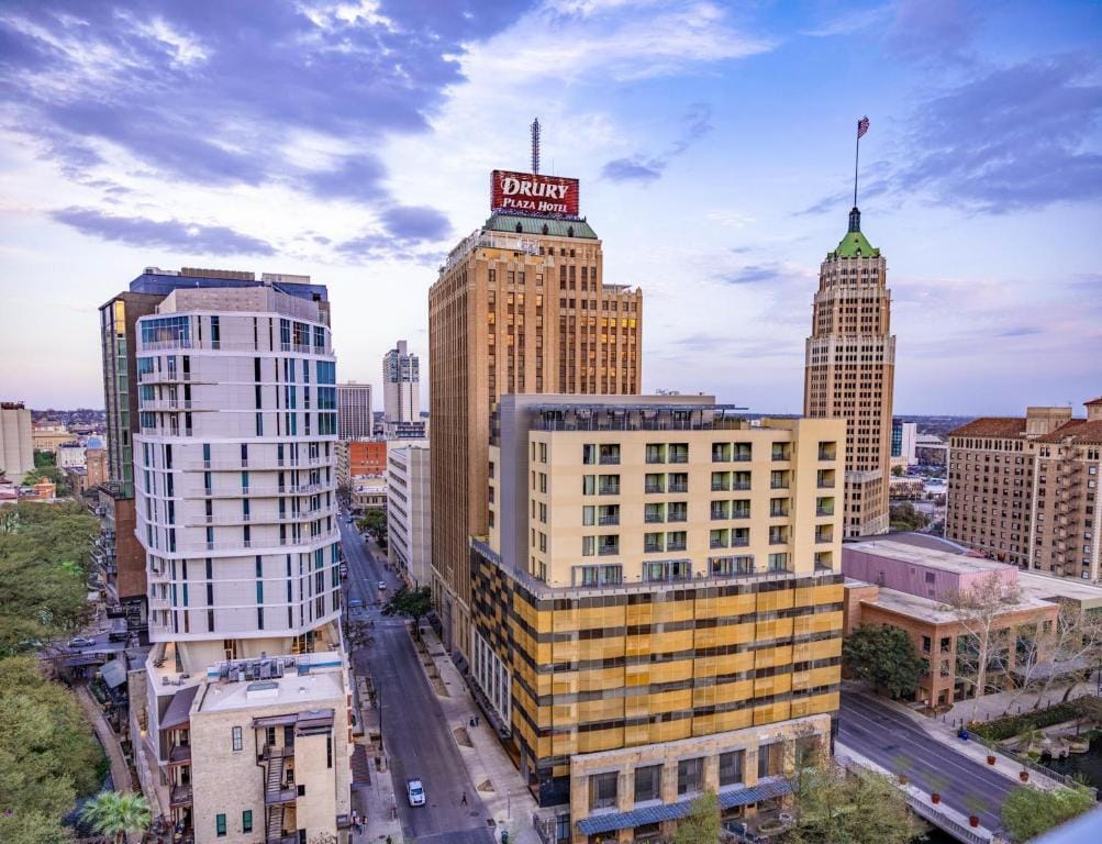Drury Plaza Hotel San Antonio Riverwalk - 4-star hotel in San Antonio, San Antonio - photo 1