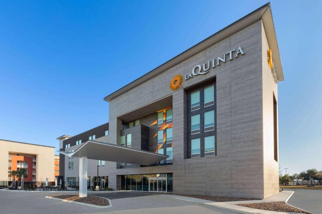 La Quinta Inn & Suites by Wyndham San Antonio at the RIM - Hôtel 3 étoiles, San Antonio, San Antonio - photo 1