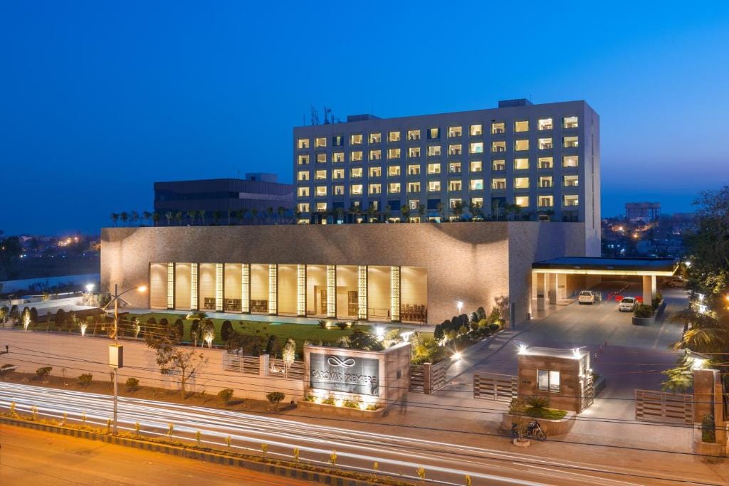 Balaji Sarovar Premiere - 5-star hotel in Solapur, Solapur - photo 1