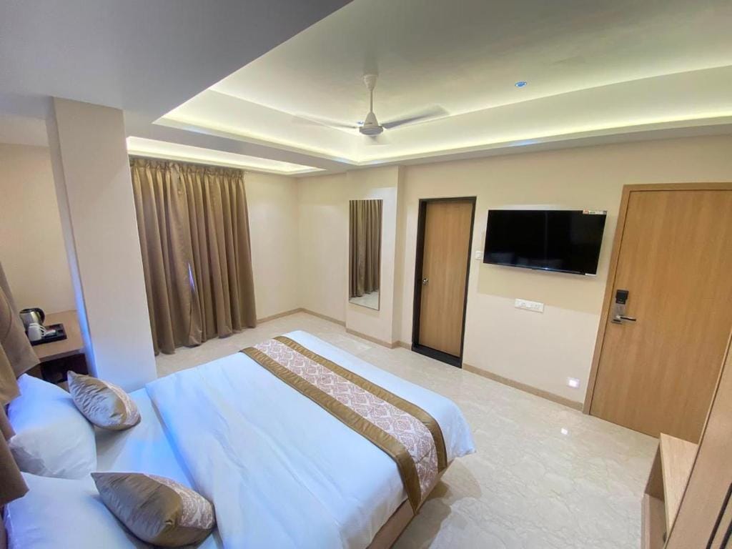 Hotel Banyan Crest - Hotel de 3 estrelas em Solapur, Solapur - photo 1
