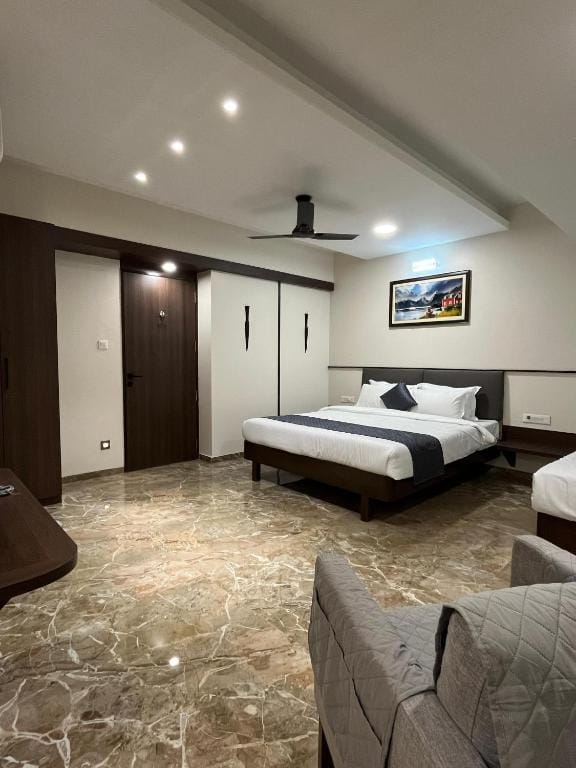 Kuber Suites - Hotel de null estrelas em Solapur, Solapur - photo 1