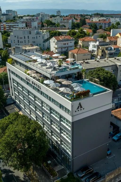 Fachada y entrada del Art Hotel Split
