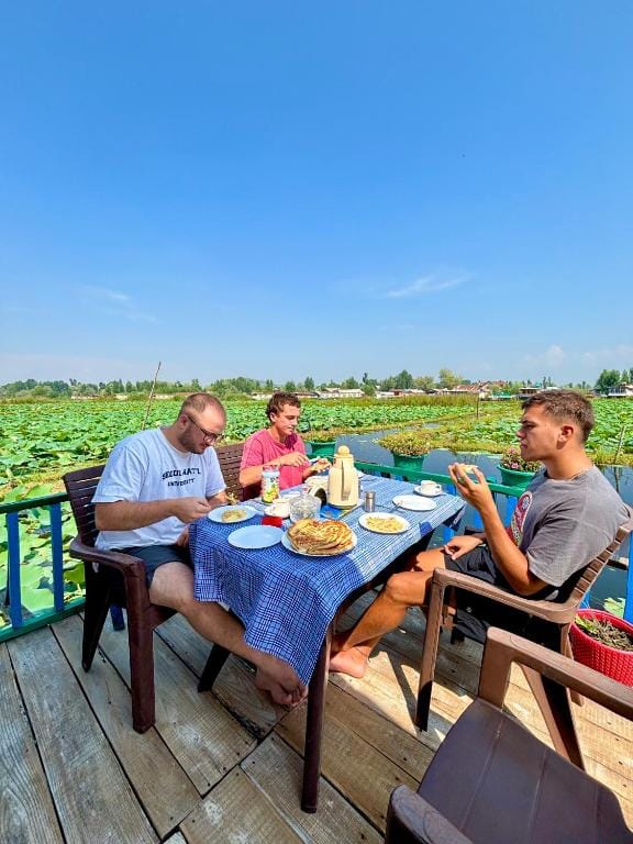 Houseboat Wild Rose - 4-star hotel in Srinagar, Srinagar - photo 1