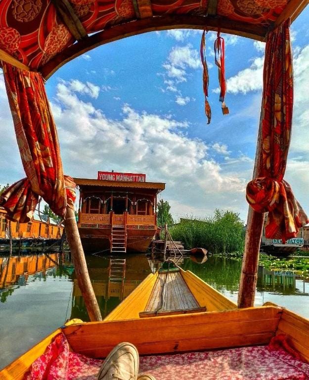 Houseboat Young Manhattan - null-star hotel in Srinagar, Srinagar - photo 1