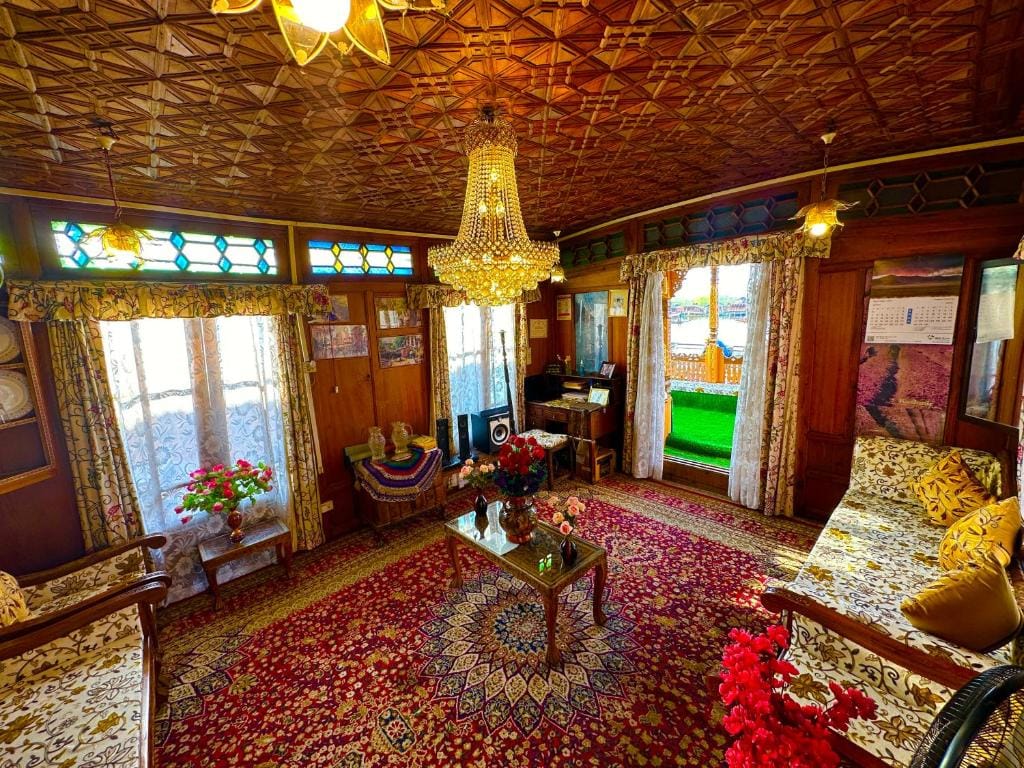 Lake Palace Group Of House Boats - 3-star hotel in Srinagar, Srinagar - photo 1