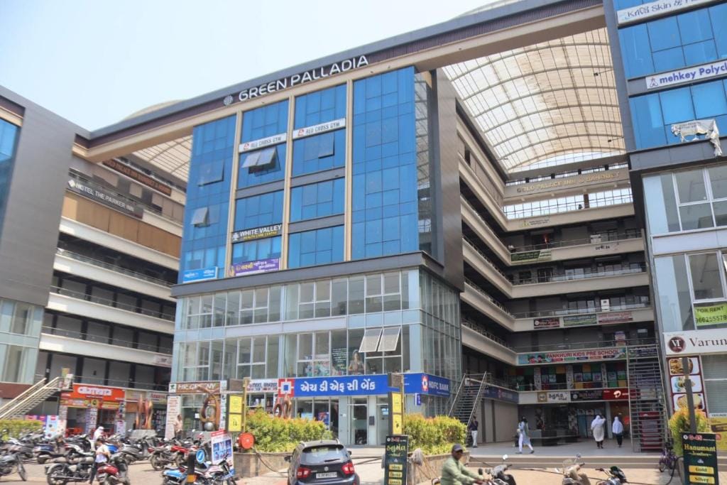 Hotel Gold Palace Inn - 3-star hotel in Surat, Surat - photo 1