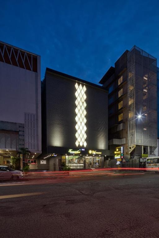 Hotel Sifat International - 3-star hotel in Surat, Surat - photo 1
