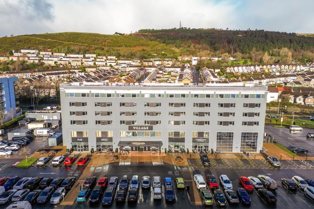 Village Hotel Swansea - 4-star hotel in Swansea, Swansea - photo 1