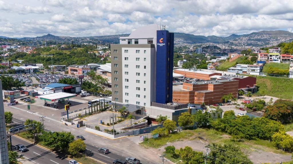 Comfort Inn Tegucigalpa - Hotel de 4 estrellas en Tegucigalpa, Tegucigalpa - photo 1