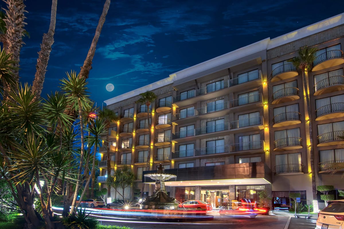 Hotel Lucerna Tijuana - 4-star hotel in Tijuana, Tijuana