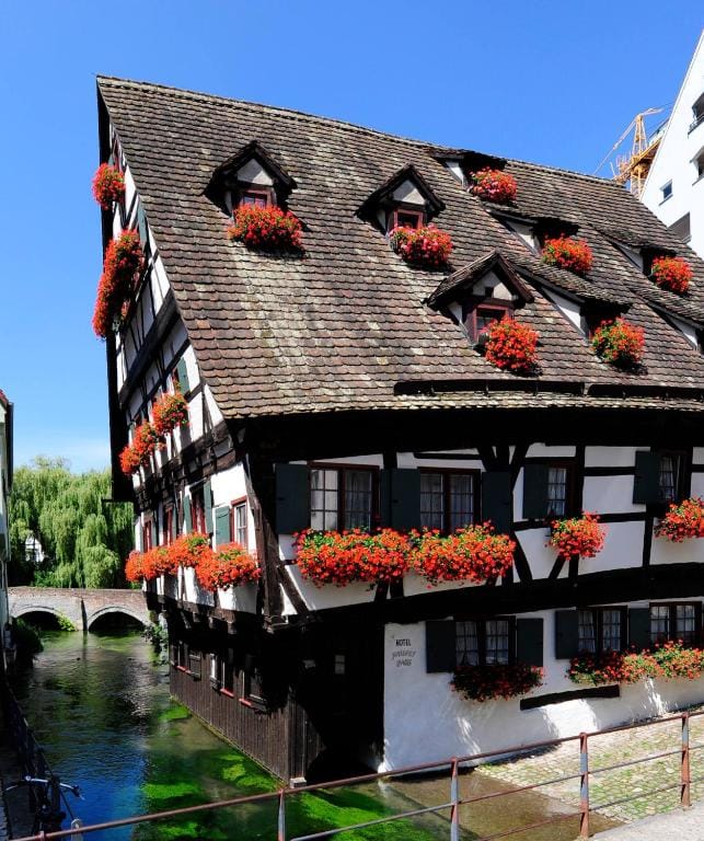 Schiefes Haus - Hotel de null estrelas em Ulm, Ulm - photo 1