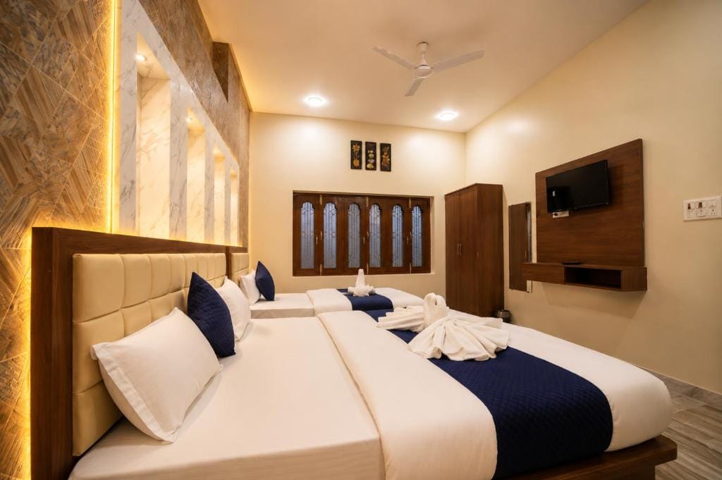 Char Dham Palace Near Kashi Vishwanath Temple Dashashwamedh Ghat Varanasi - 3-star hotel in Varanasi, Varanasi - photo 1