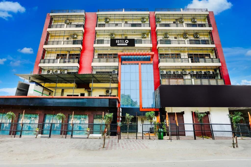 Super Hotel O Hyderabad Gate IIT BHU - Hotel de 4 estrellas en Varanasi, Varanasi - photo 1