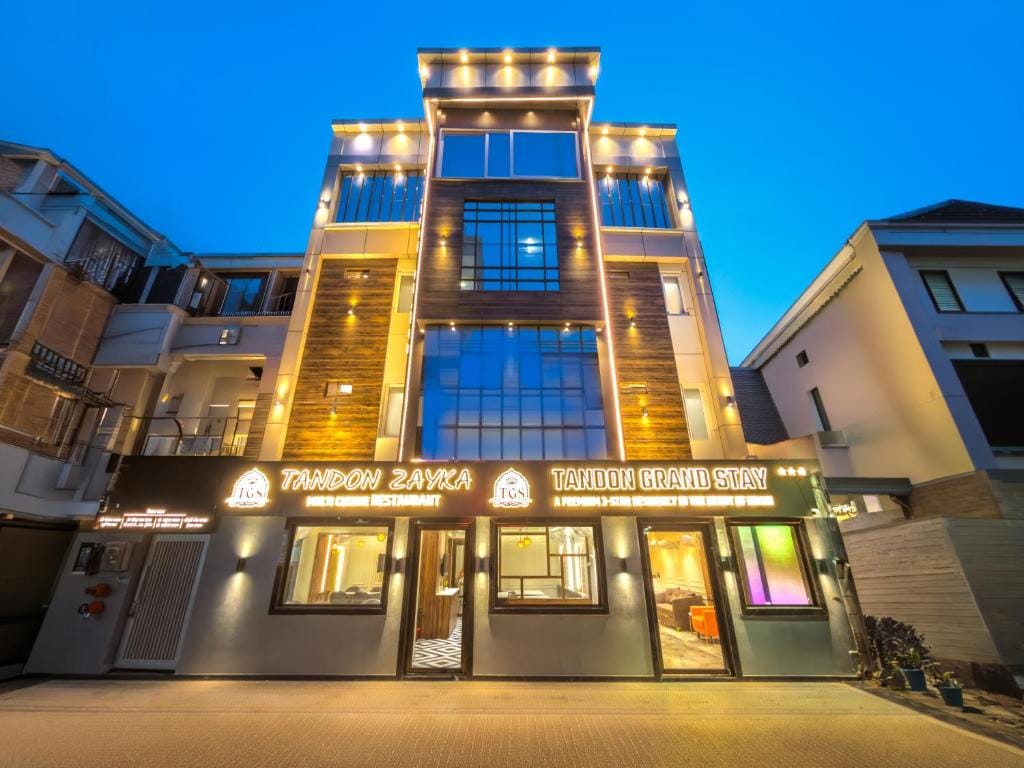 Tripli Hotels Tandon Grand Stay - Hotel de 3 estrellas en Varanasi, Varanasi - photo 1