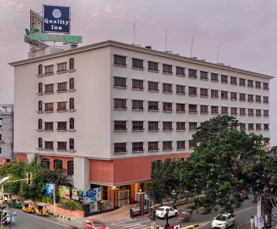 Quality Hotel D V Manor - 4-star hotel in Vijayawāda, Vijayawada - photo 1