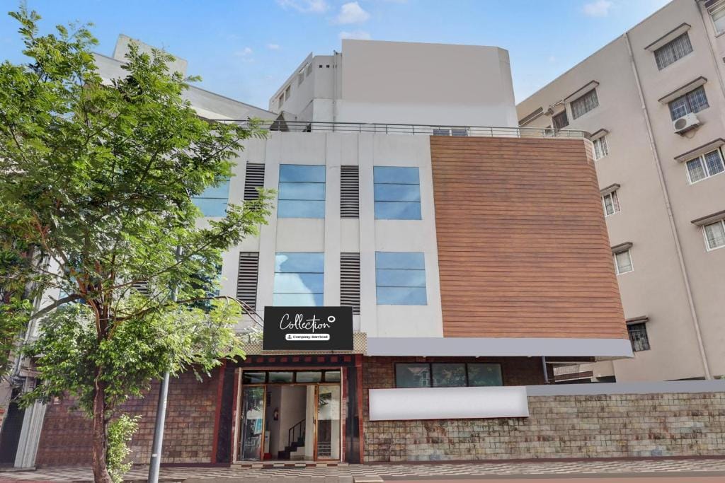 Super OYO Collection O jagadamba Junction near Beach Road - 4-star hotel in Visakhapatnam, Visakhapatnam - photo 1