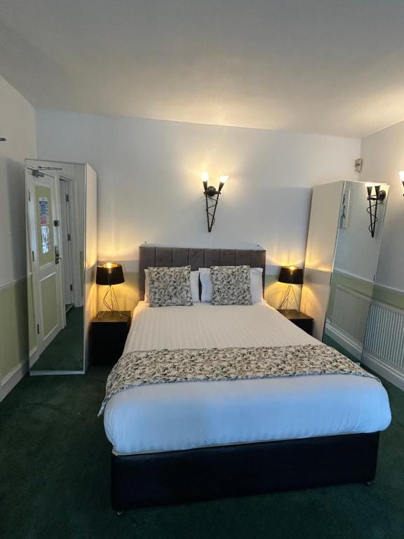 Barons Court Hotel - 3-star hotel in Wolverhampton, Wolverhampton - photo 1
