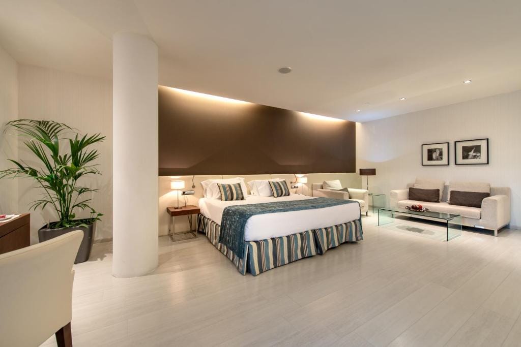 Hotel Diagonal Plaza - 4-star hotel in Zaragoza, Zaragoza - photo 1